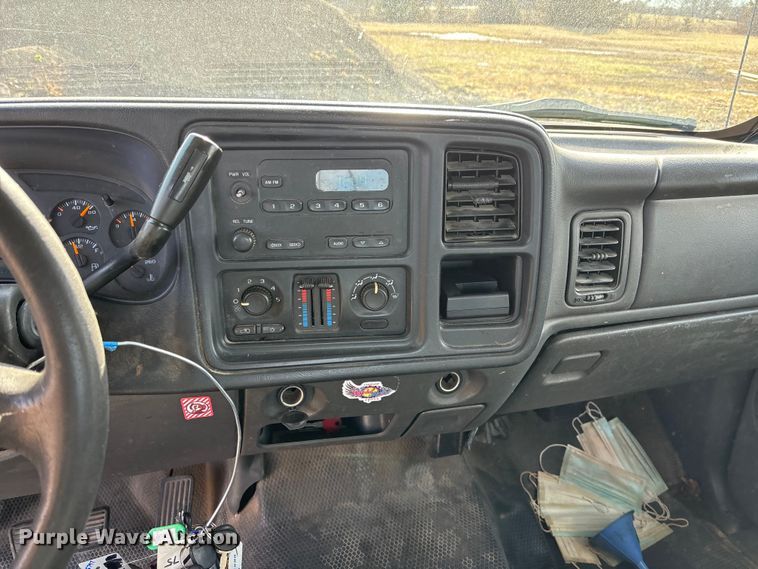 image for item OE9382 2005 Chevrolet Silverado 1500 Ext. Cab truck cab and chassis