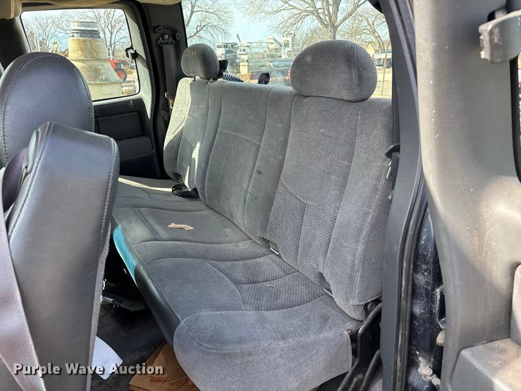 image for item OE9382 2005 Chevrolet Silverado 1500 Ext. Cab truck cab and chassis