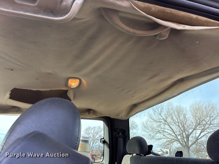 image for item OE9382 2005 Chevrolet Silverado 1500 Ext. Cab truck cab and chassis