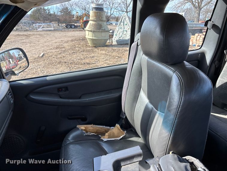 image for item OE9382 2005 Chevrolet Silverado 1500 Ext. Cab truck cab and chassis