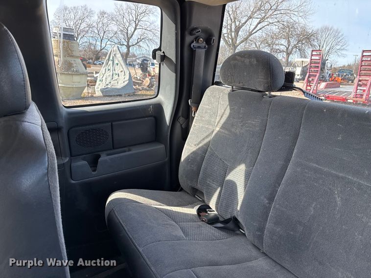 image for item OE9382 2005 Chevrolet Silverado 1500 Ext. Cab truck cab and chassis