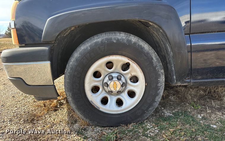 image for item OE9382 2005 Chevrolet Silverado 1500 Ext. Cab truck cab and chassis