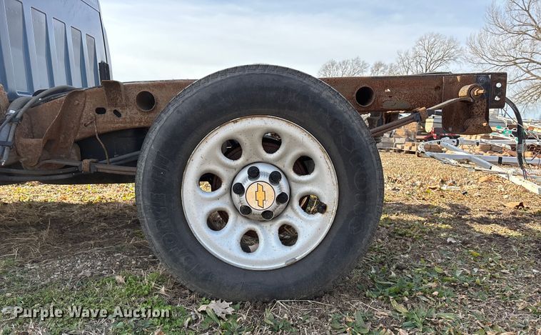 image for item OE9382 2005 Chevrolet Silverado 1500 Ext. Cab truck cab and chassis