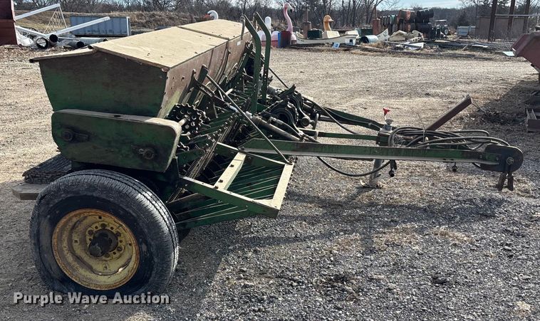 image for item OE9387 John Deere FB-B grain drill