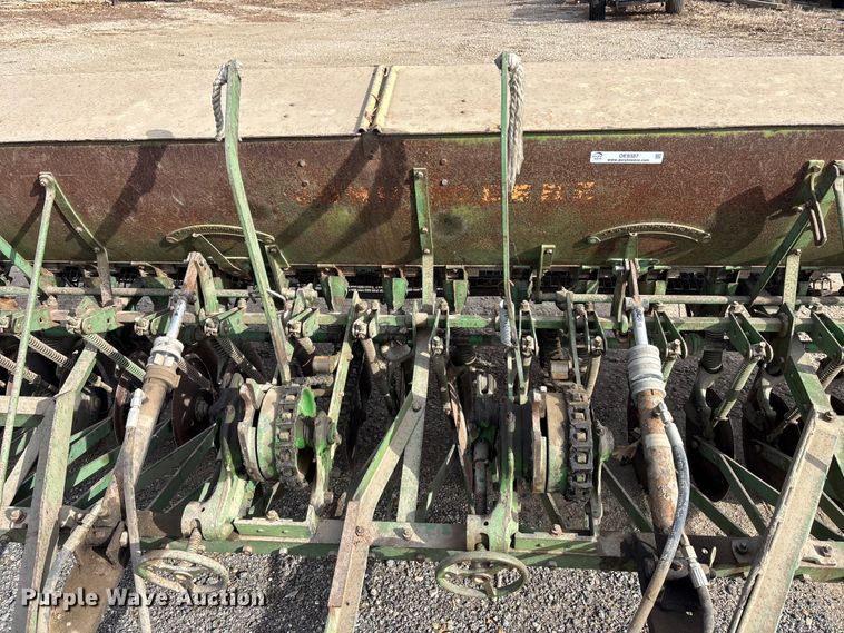 image for item OE9387 John Deere FB-B grain drill