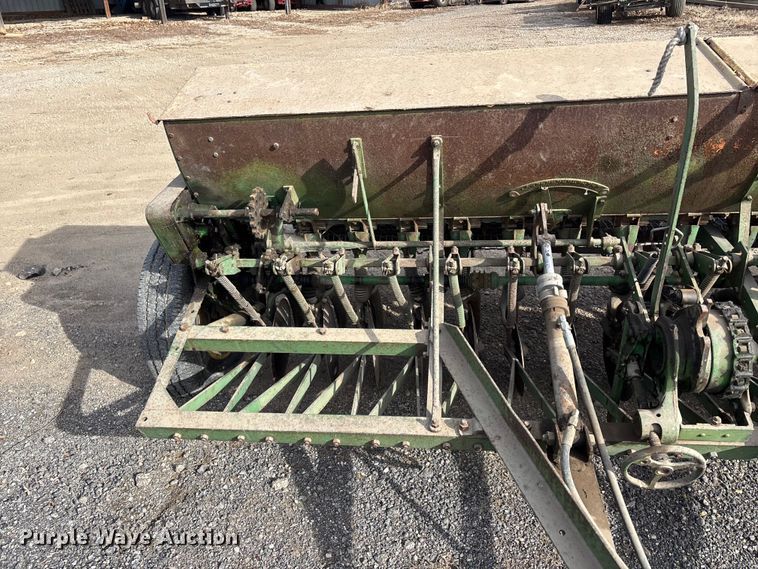 image for item OE9387 John Deere FB-B grain drill