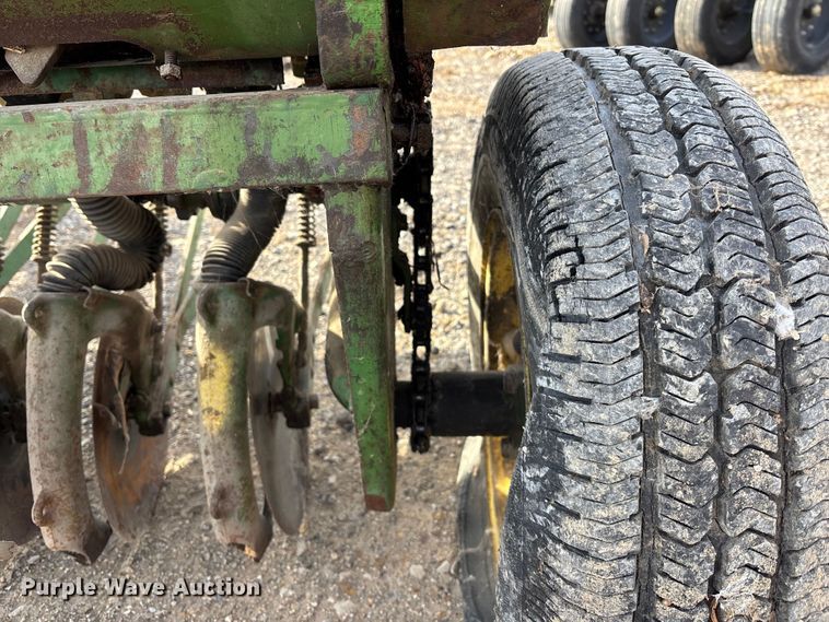 image for item OE9387 John Deere FB-B grain drill