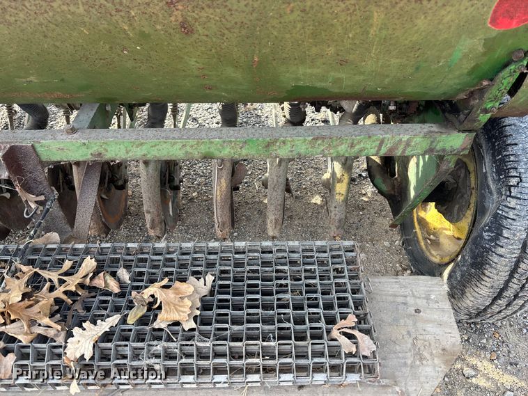 image for item OE9387 John Deere FB-B grain drill