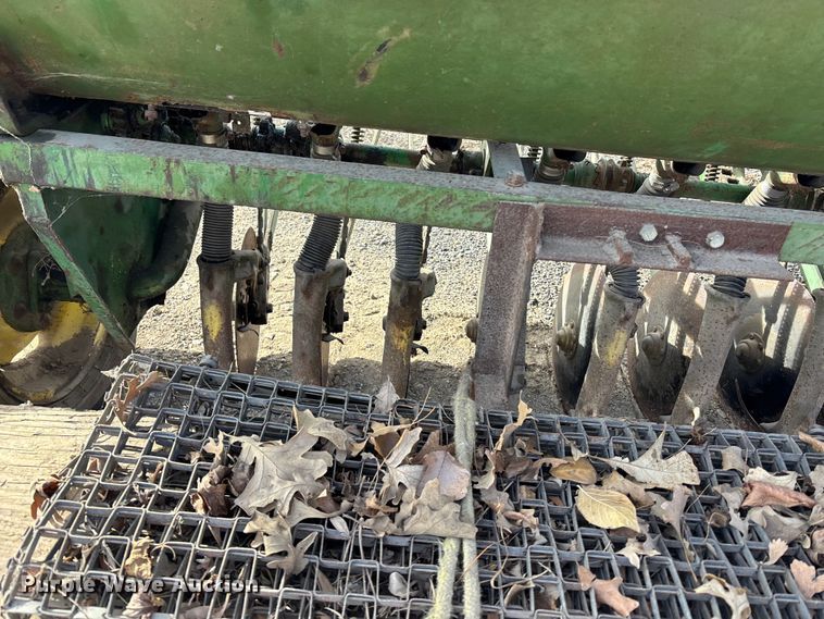 image for item OE9387 John Deere FB-B grain drill