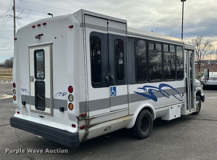 image for item OJ9926 2008 Ford E450 Super Duty shuttle bus