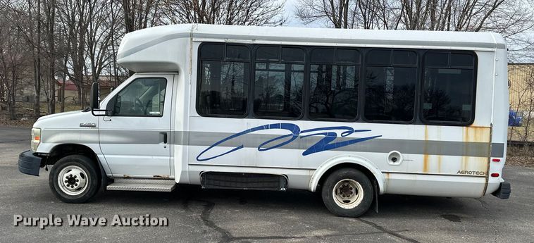 image for item OJ9926 2008 Ford E450 Super Duty shuttle bus