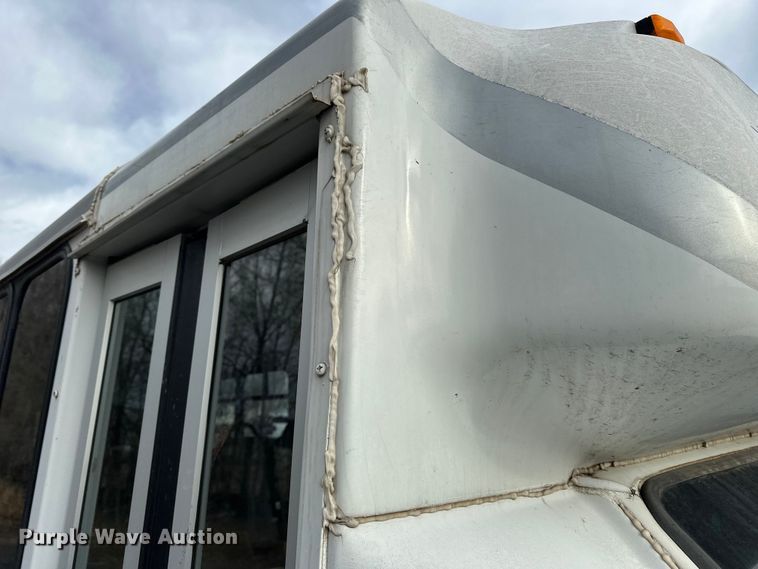 image for item OJ9926 2008 Ford E450 Super Duty shuttle bus