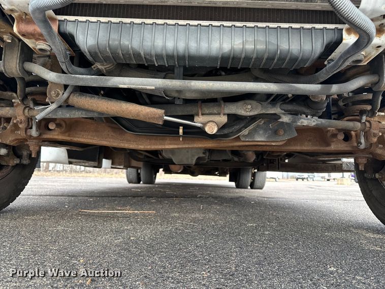 image for item OJ9926 2008 Ford E450 Super Duty shuttle bus