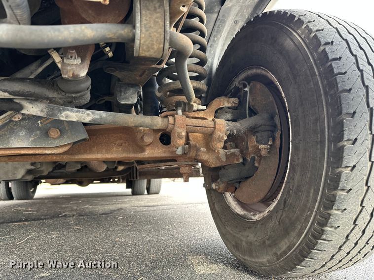 image for item OJ9926 2008 Ford E450 Super Duty shuttle bus