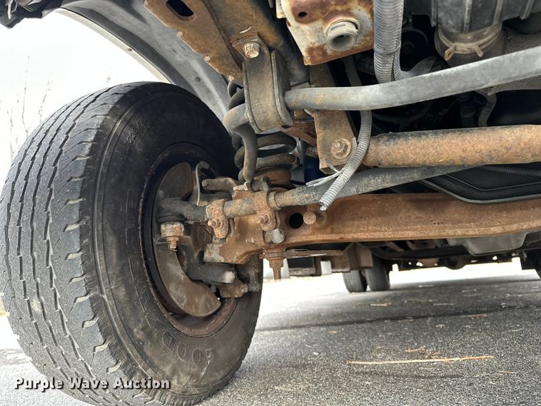 image for item OJ9926 2008 Ford E450 Super Duty shuttle bus