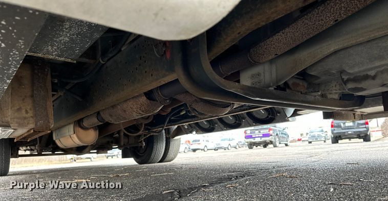 image for item OJ9926 2008 Ford E450 Super Duty shuttle bus