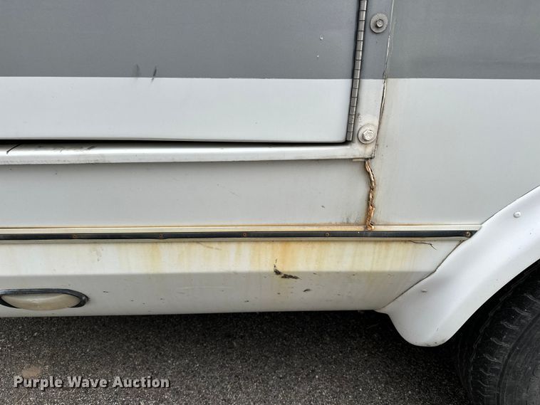 image for item OJ9926 2008 Ford E450 Super Duty shuttle bus