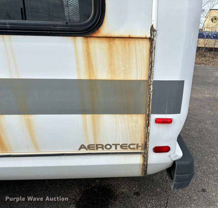 image for item OJ9926 2008 Ford E450 Super Duty shuttle bus