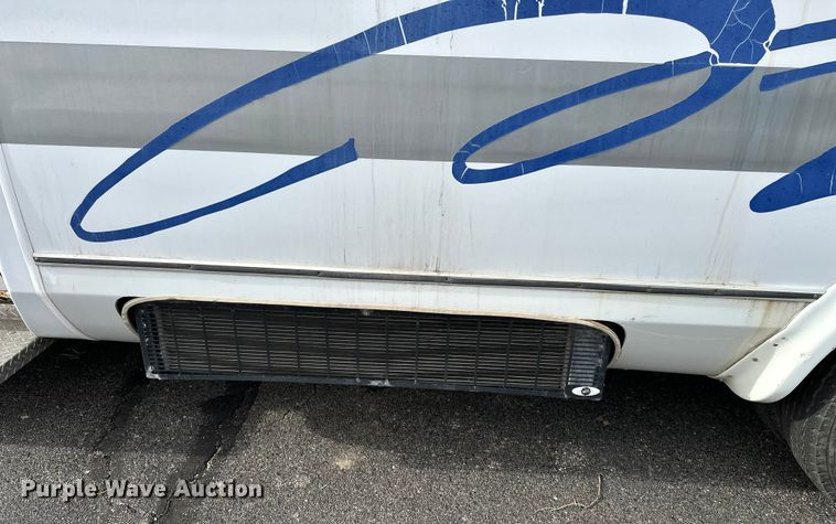 image for item OJ9926 2008 Ford E450 Super Duty shuttle bus