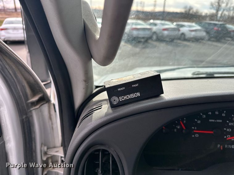 image for item OJ9926 2008 Ford E450 Super Duty shuttle bus