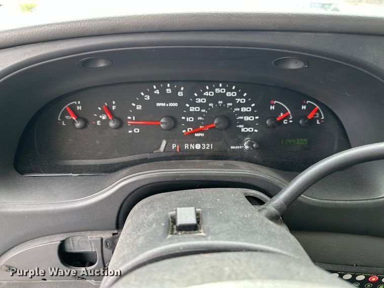 image for item OJ9926 2008 Ford E450 Super Duty shuttle bus