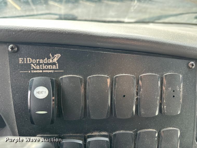 image for item OJ9926 2008 Ford E450 Super Duty shuttle bus