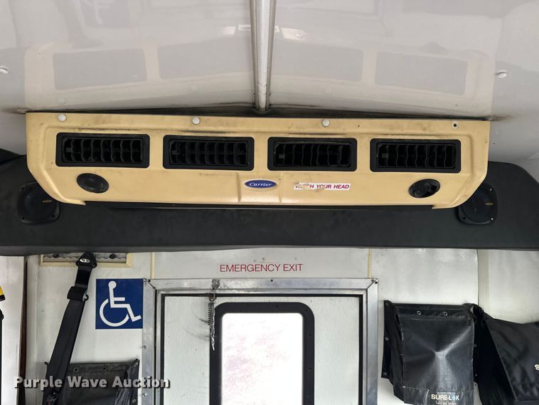 image for item OJ9926 2008 Ford E450 Super Duty shuttle bus