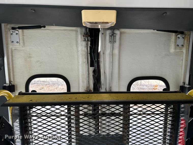 image for item OJ9926 2008 Ford E450 Super Duty shuttle bus