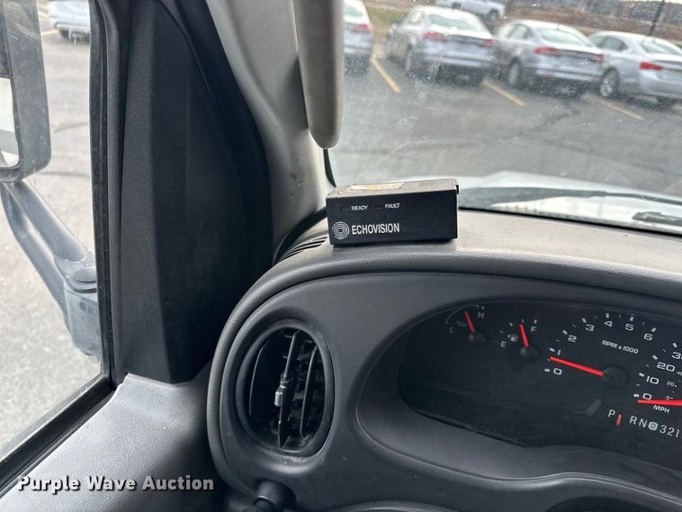 image for item OJ9926 2008 Ford E450 Super Duty shuttle bus