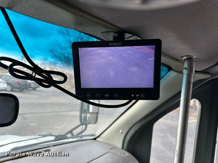 image for item OJ9926 2008 Ford E450 Super Duty shuttle bus