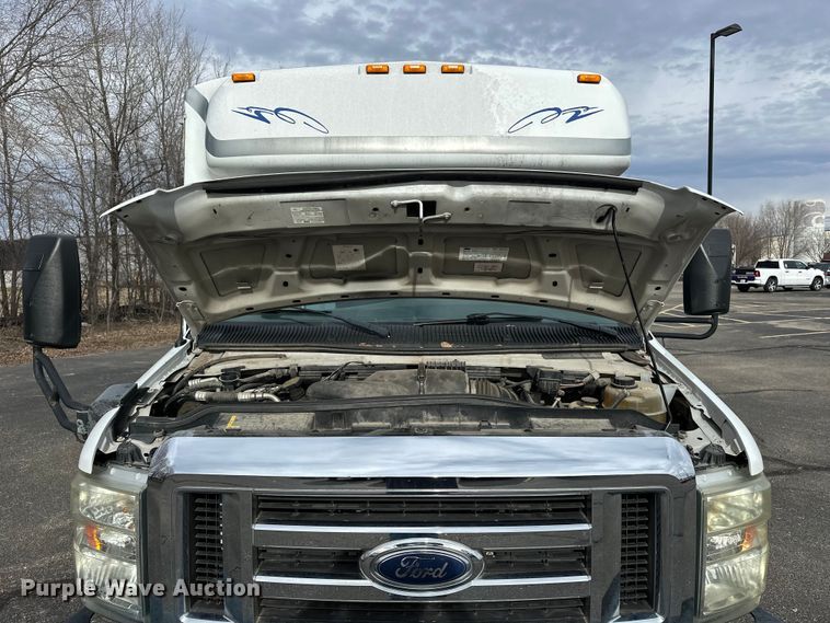 image for item OJ9926 2008 Ford E450 Super Duty shuttle bus