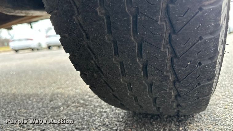 image for item OJ9926 2008 Ford E450 Super Duty shuttle bus