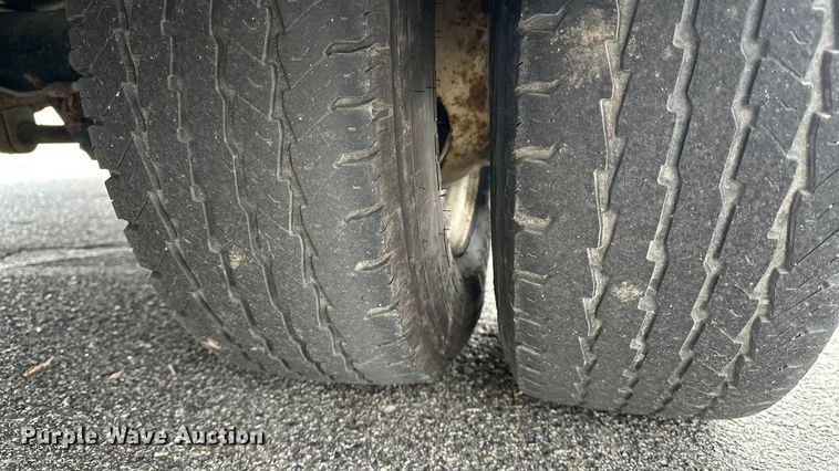 image for item OJ9926 2008 Ford E450 Super Duty shuttle bus