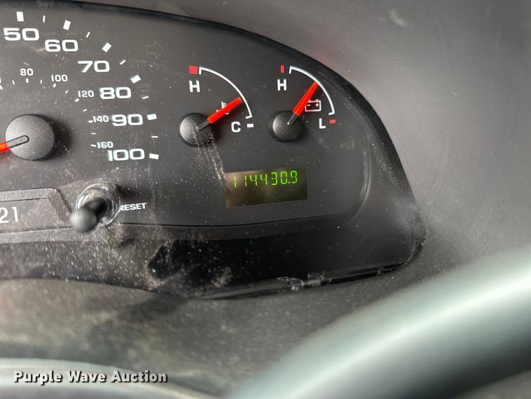 image for item OJ9926 2008 Ford E450 Super Duty shuttle bus