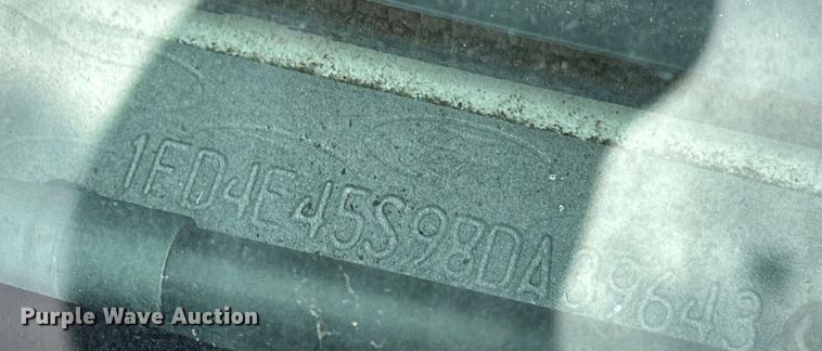 image for item OJ9926 2008 Ford E450 Super Duty shuttle bus