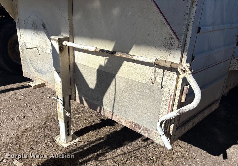 image for item DU6930 2014 Donahue SS-720-4N livestock trailer