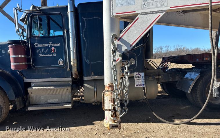 image for item DU6930 2014 Donahue SS-720-4N livestock trailer