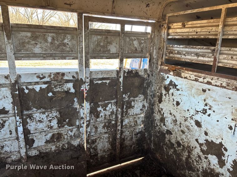 image for item DU6930 2014 Donahue SS-720-4N livestock trailer