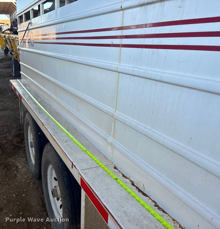 image for item DU6930 2014 Donahue SS-720-4N livestock trailer