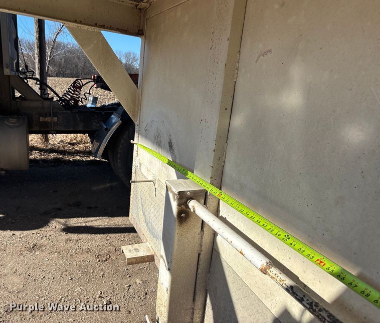 image for item DU6930 2014 Donahue SS-720-4N livestock trailer