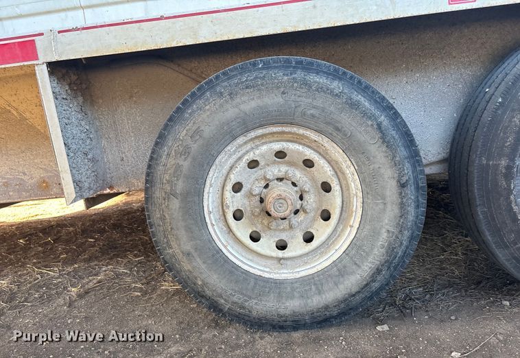 image for item DU6930 2014 Donahue SS-720-4N livestock trailer