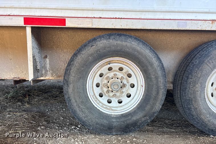 image for item DU6930 2014 Donahue SS-720-4N livestock trailer