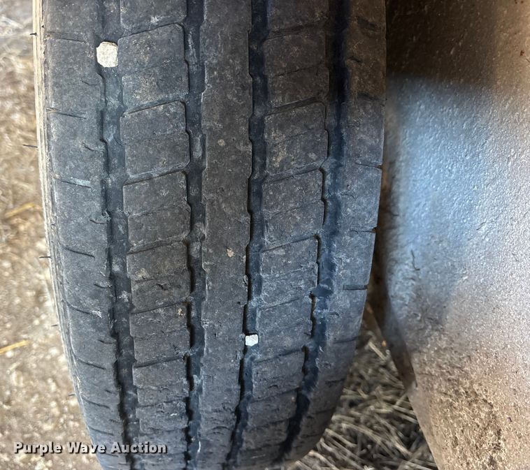 image for item DU6930 2014 Donahue SS-720-4N livestock trailer