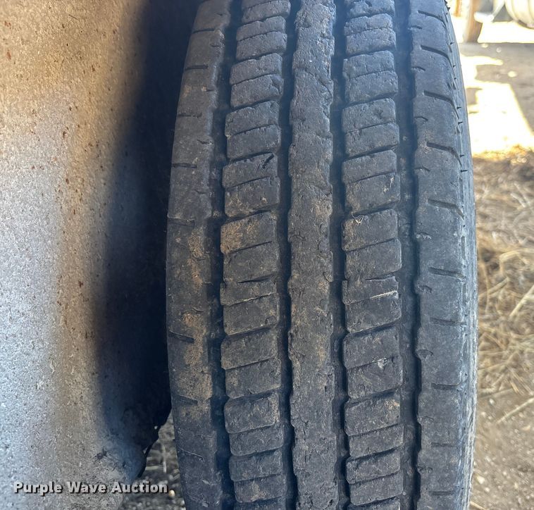 image for item DU6930 2014 Donahue SS-720-4N livestock trailer