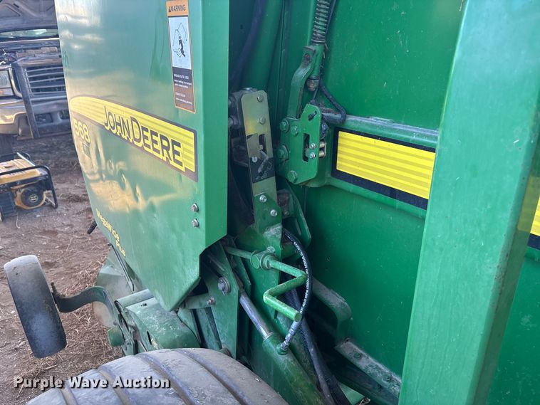 image for item DU6932 John Deere 568 round baler