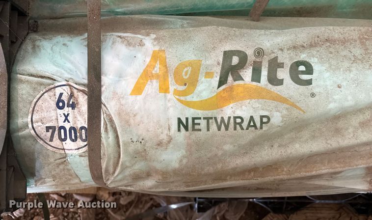 image for item DU6932 John Deere 568 round baler