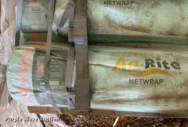 image for item DU6932 John Deere 568 round baler