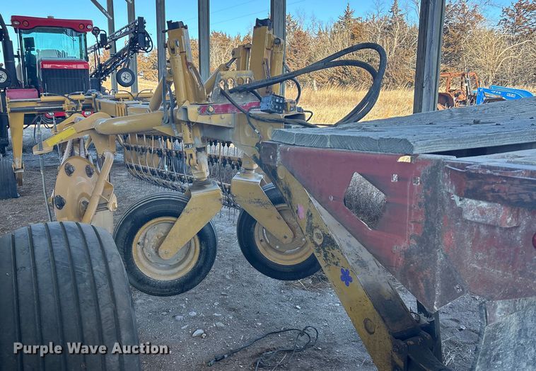 image for item DU6933 Vermeer R 2800 hay rake