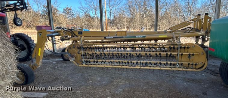image for item DU6933 Vermeer R 2800 hay rake