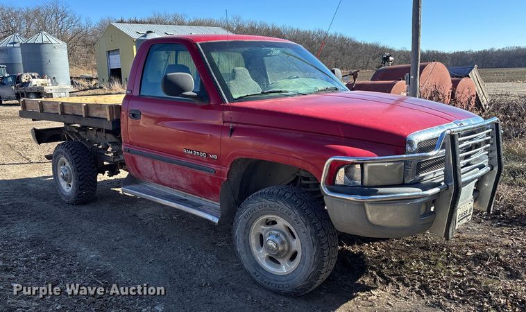 image for item DU6934 2001 Dodge Ram 2500 flatbed pickup truck